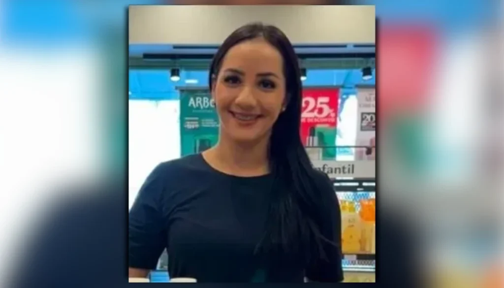 Feminicídio em Terra Roxa mostrando uma viatura da Polícia Civil do Paraná estacionada em frente à delegacia local sob a luz do dia.