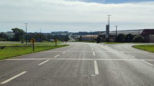 Trecho da rodovia PR-444 em Arapongas onde a concessionária EPR instalará monitores de velocidade para garantir a segurança viária.