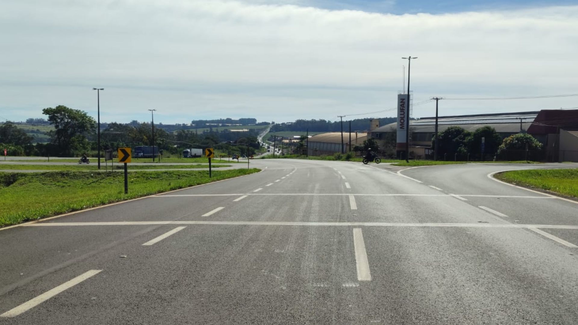 Trecho da rodovia PR-444 em Arapongas onde a concessionária EPR instalará monitores de velocidade para garantir a segurança viária.