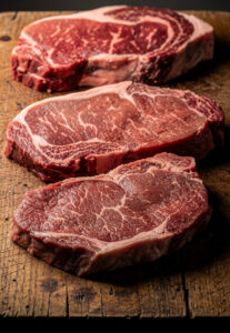 UE barra carne do Brasil: cortes de carne bovina crua em bloco de madeira após suspensão da União Europeia