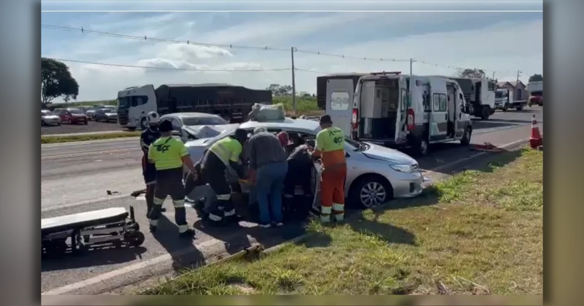 Acidente na PR-444 em Arapongas envolvendo um Toyota Corolla de Jardim Alegre e um Volkswagen Gol deixou duas vítimas fatais.