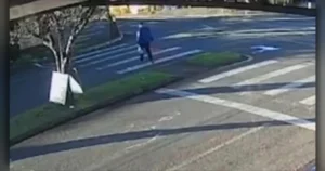 Mulher é atropelada enquanto atravessa faixa de pedestres em Apucarana