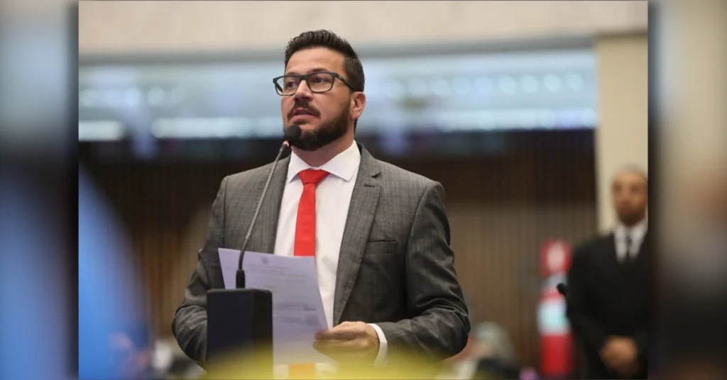 Cassação de Renato Freitas é debatida na Alep com voto contrário de Arilson Chiorato