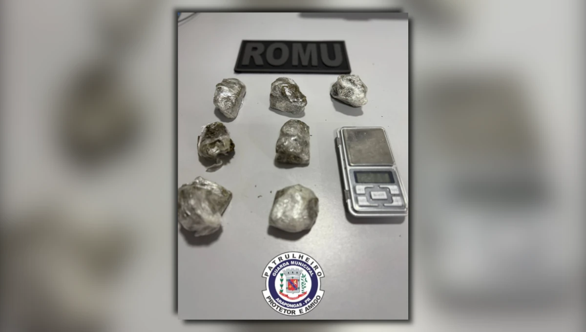 Guarda Municipal de Arapongas realiza policiamento preventivo com viatura da equipe ROMU estacionada sob a luz do dia na região do Jardim Petrópolis.