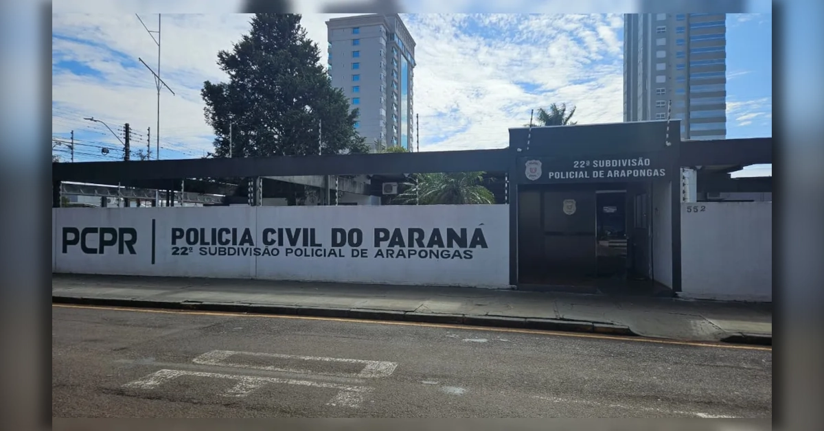 Policiais durante a Operação Cedro de Ouro que investiga golpe aplicado contra empresário de Arapongas