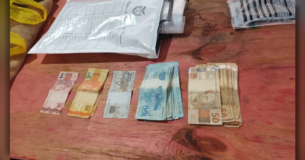 Policiais civis e militares participam de ações da Operação Panóptico em municípios do Paraná.