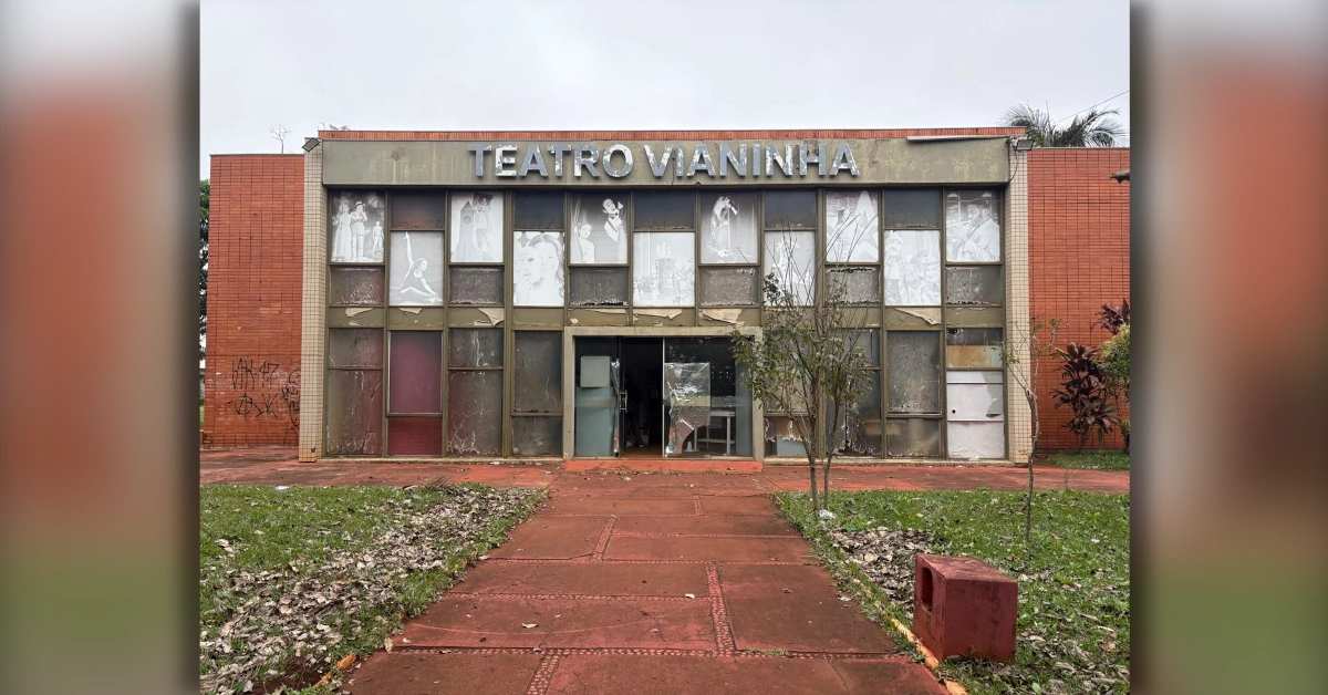 Fachada do Anfiteatro Oduvaldo Vianna Filho, o Vianinha, em Arapongas