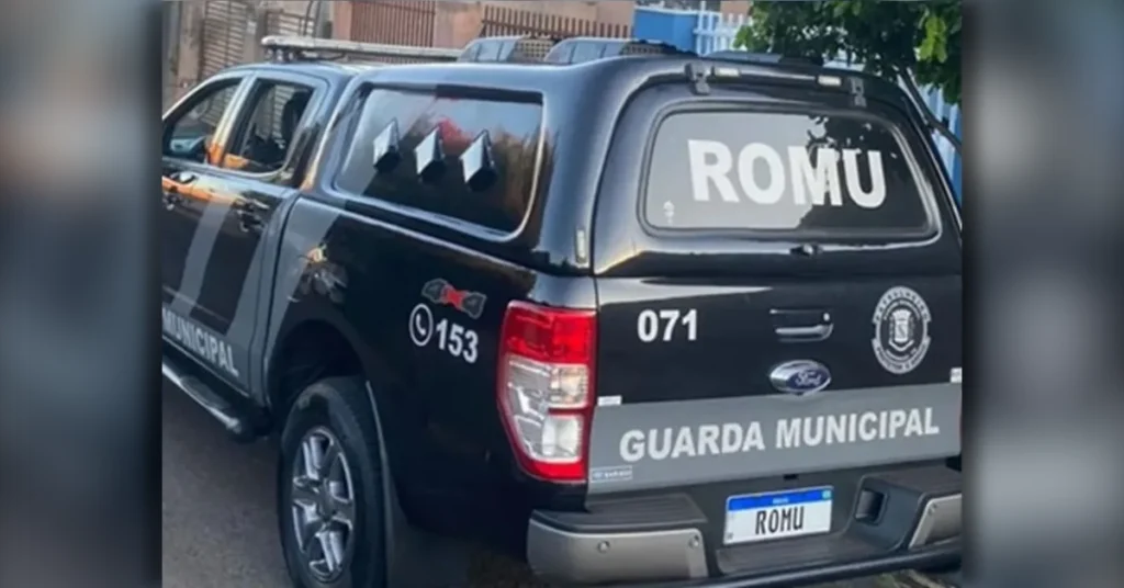 Agentes da Romu de Arapongas durante patrulhamento na Vila São José