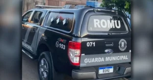 Agentes da Romu de Arapongas durante patrulhamento na Vila São José