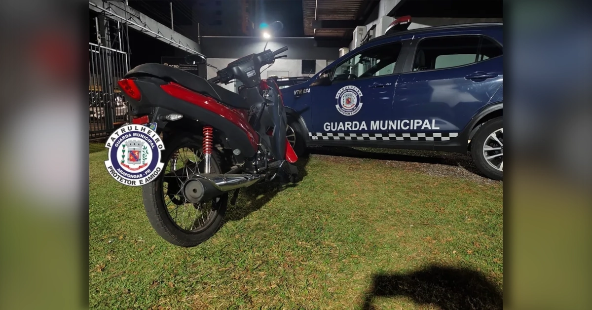 Moto furtada em Arapongas recuperada pela Polícia Militar após prisão de suspeito.