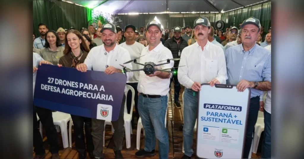 Governador Ratinho Jr durante entrega de drones para Adapar em Sabáudia PR