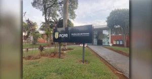 Policiais civis da 17ª SDP durante cumprimento de mandado de prisão em Apucarana