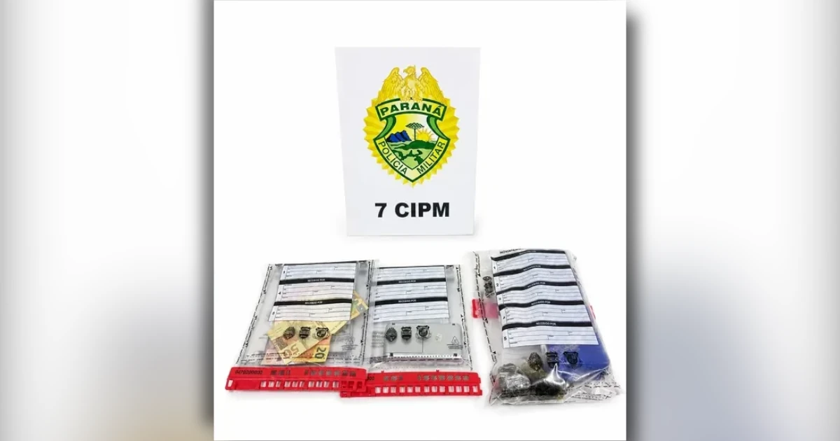 Porções de maconha e haxixe apreendidas pela polícia durante flagrante de tráfico de drogas em Arapongas.
