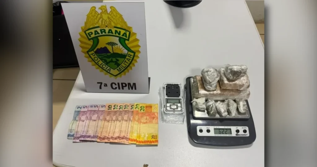 Polícia Militar apreende maconha durante ocorrência de tráfico de drogas em Arapongas.