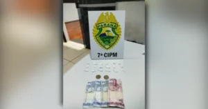 Polícia Militar apreende cocaína durante prisão por tráfico de drogas em Arapongas.