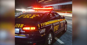 Viatura da Policia Rodoviaria Federal durante atendimento a um acidente na BR-369 em Aricanduva. (Imagem Ilustrativa)