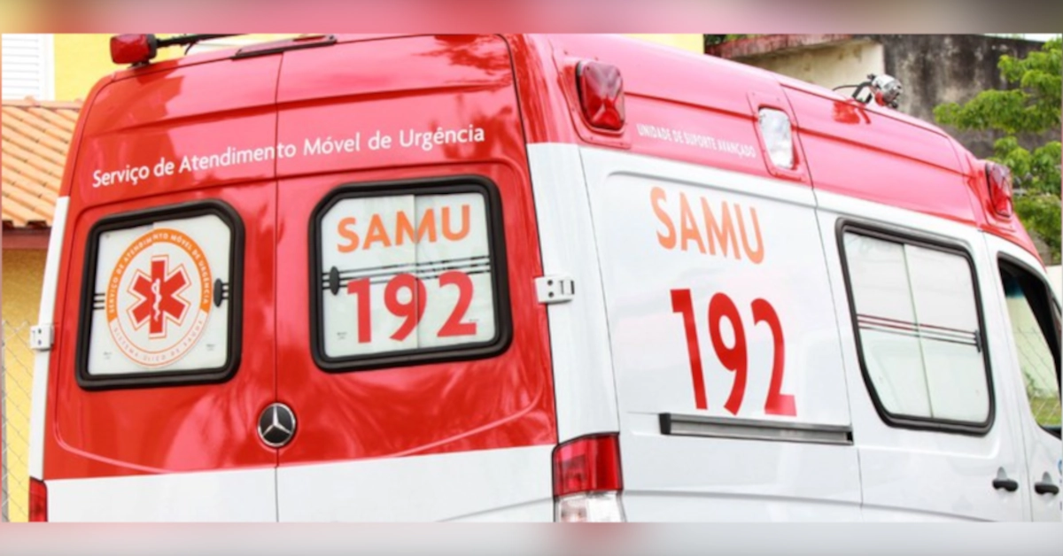 Detalhe de uma ambulância do SAMU durante atendimento a acidentes de trânsito em Arapongas