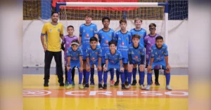 Esportes de Arapongas com atletas locais em competições de futsal, motocross, basquete e ciclismo